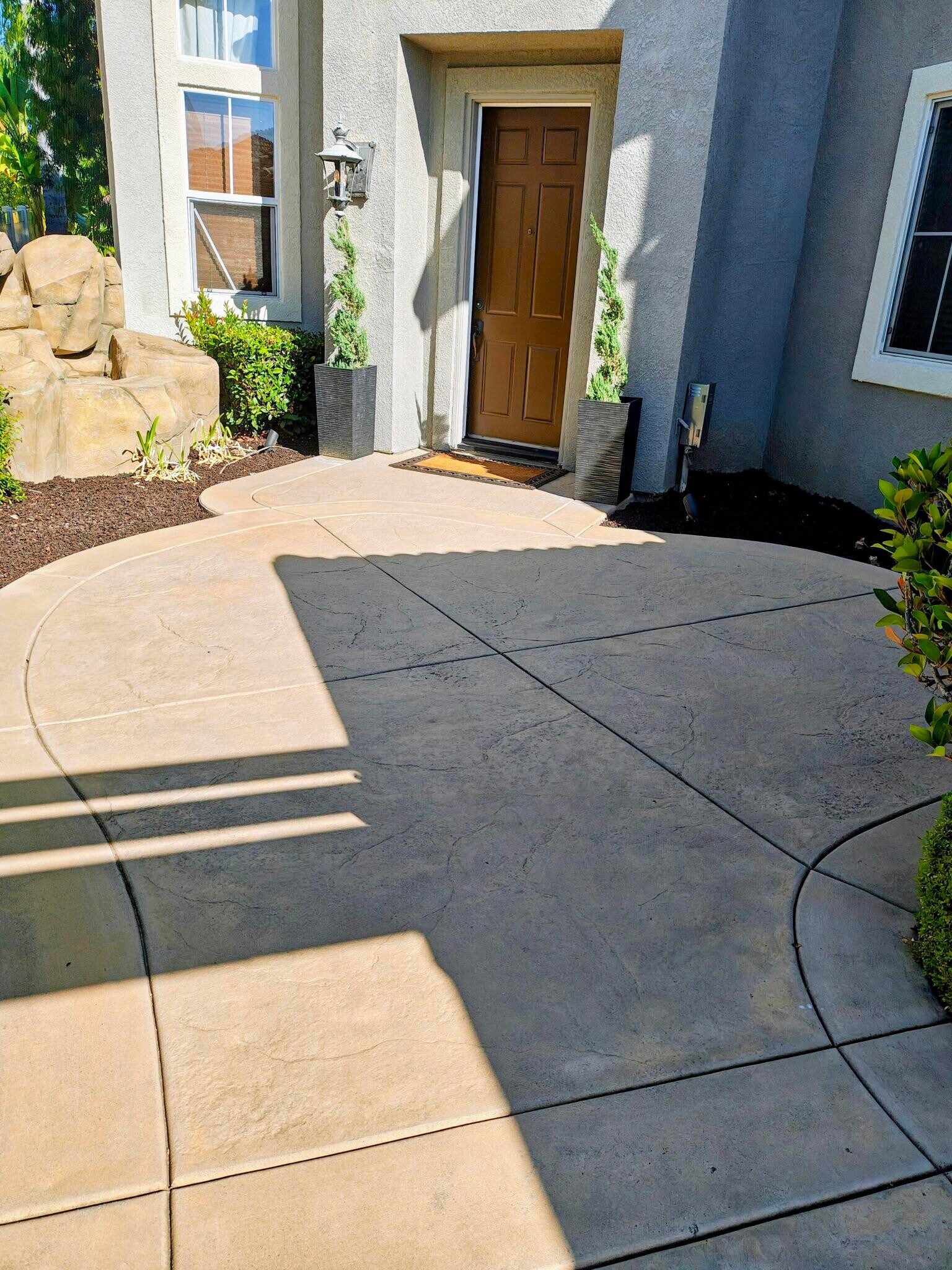 FRONT PATIO - 32450 Magenta Ct