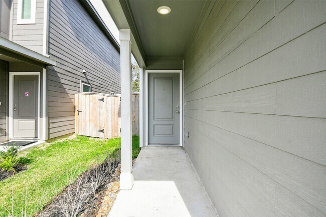 Building Photo - 21325 Carosella Dr