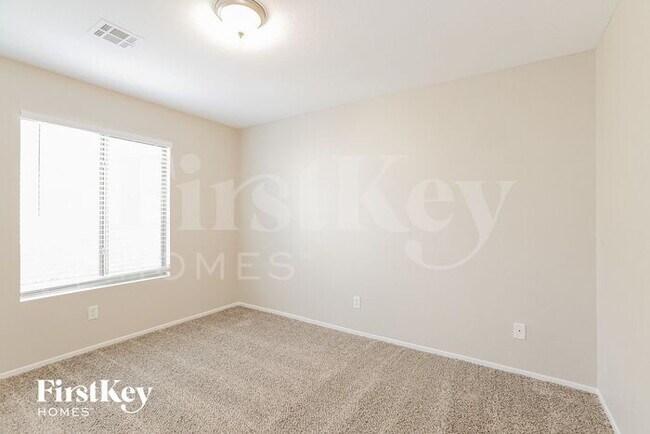 Building Photo - 9551 Grapeland Ave
