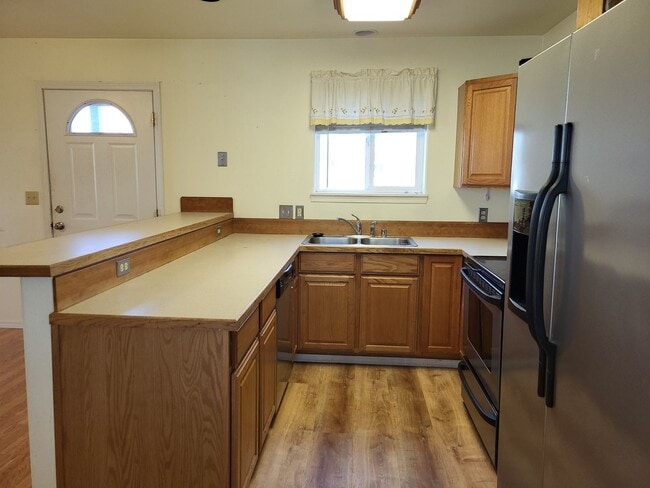 Building Photo - 1872 Alder Ave