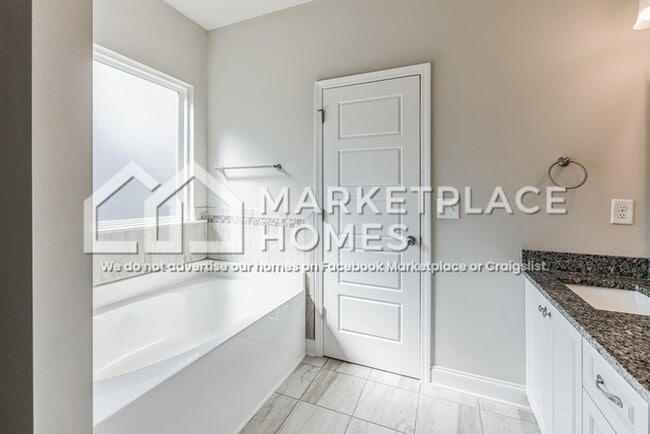 Building Photo - 750 Holderness Ct