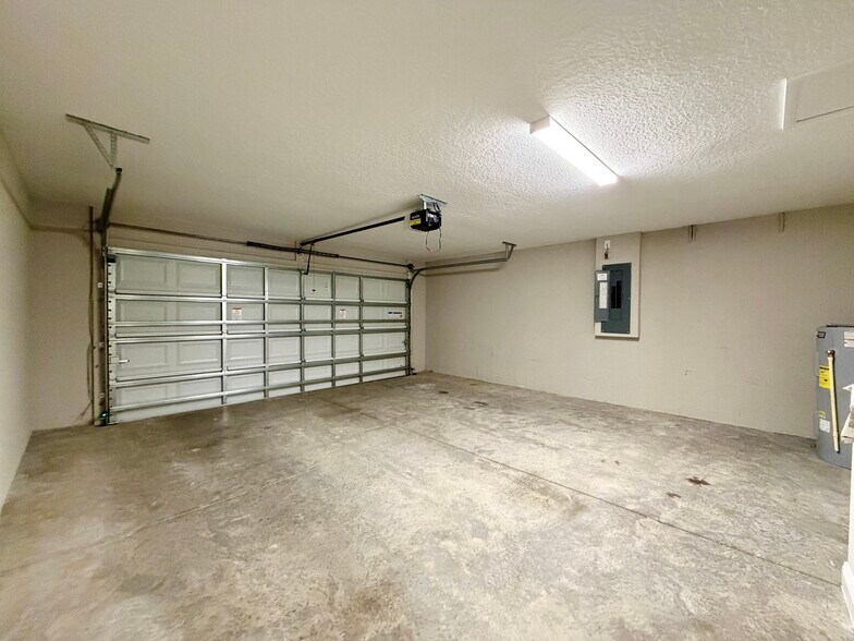 Building Photo - 5 Spring Lake Ln