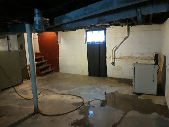 unfinished basement - 1423 Oakwood Ave