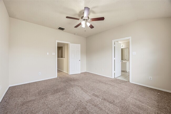 Building Photo - 14322 Mooreview Ln