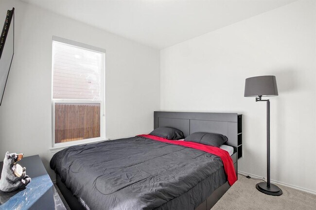 Building Photo - 102 Whitney Dr