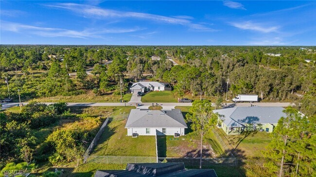 Building Photo - 915 Graystone Ave