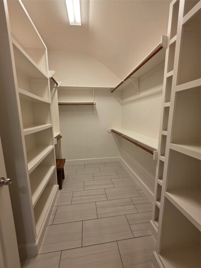Building Photo - 6146 Bradie Ct