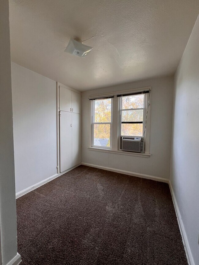 Building Photo - e2607