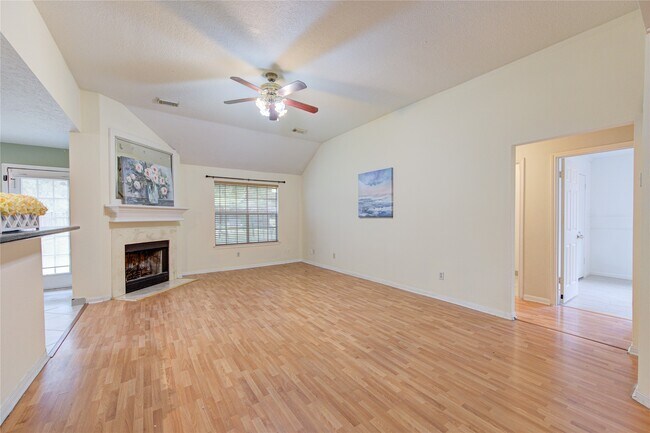 Building Photo - 2915 Blue Mist Dr