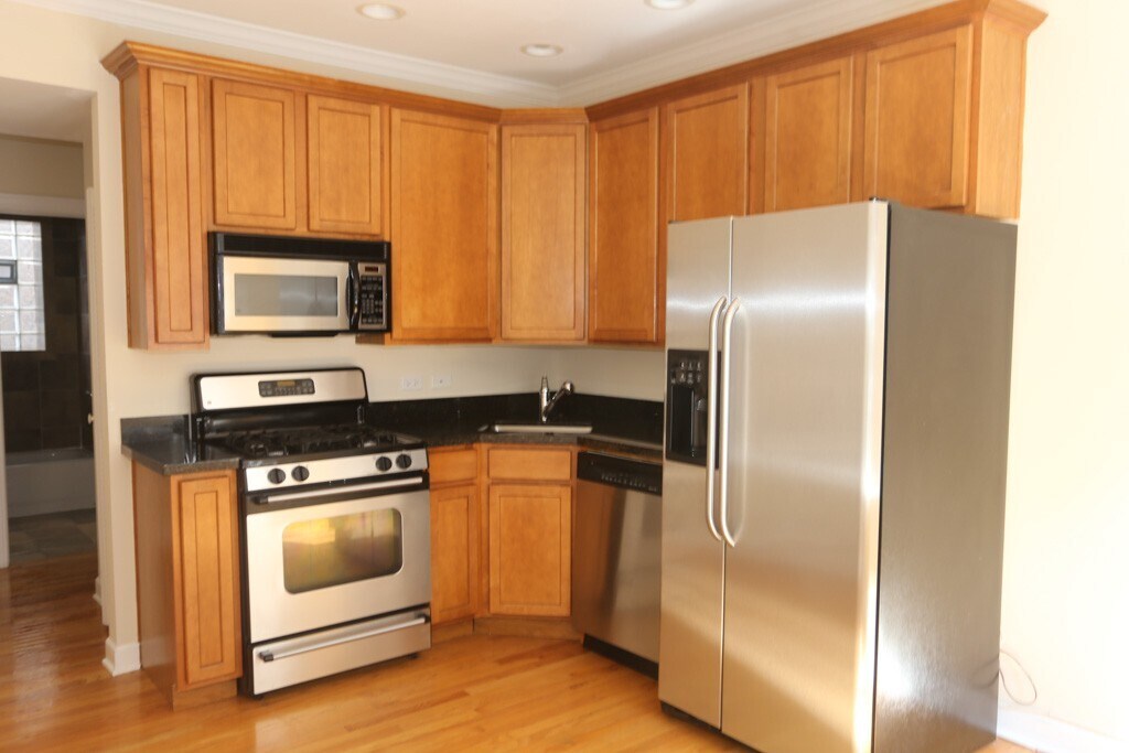 Building Photo - 3257 N Clifton Ave