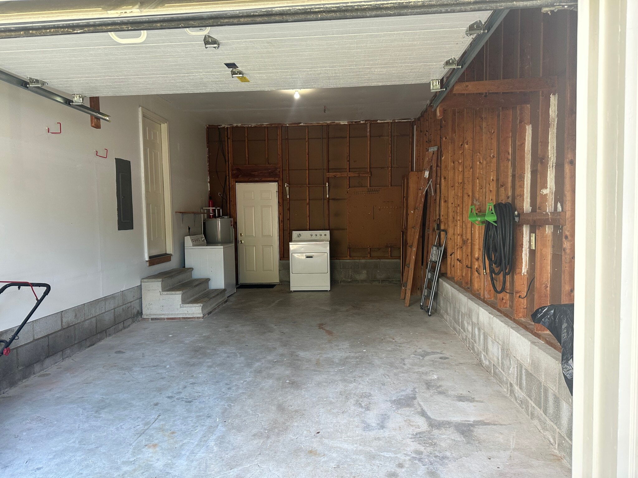 Garage - 3908 Devenwood Ave