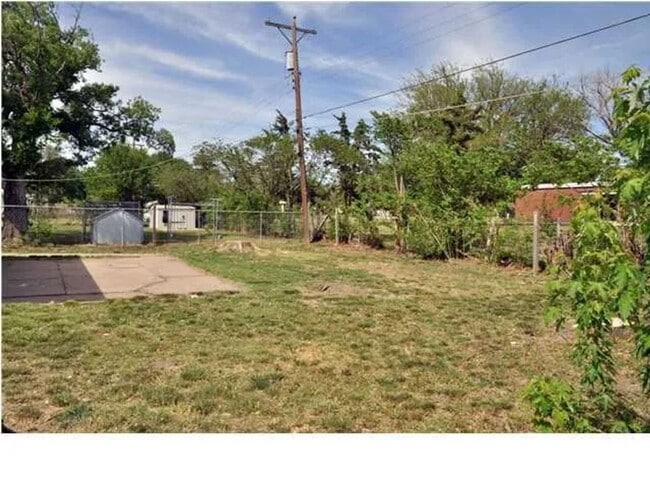 Building Photo - Lovely 3 Bed, 1 Bath!