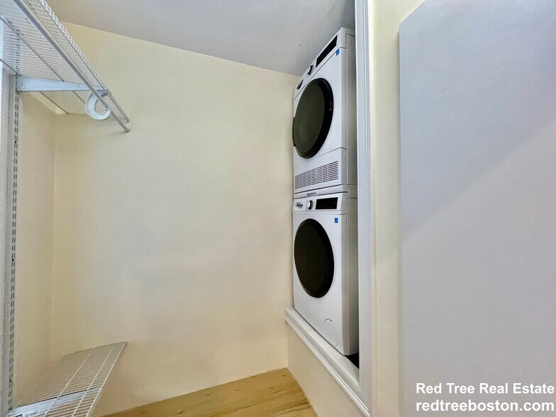 Building Photo - 71 Babcock St