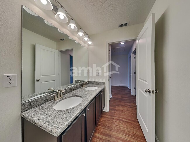 Building Photo - 905 Walden Pond Dr