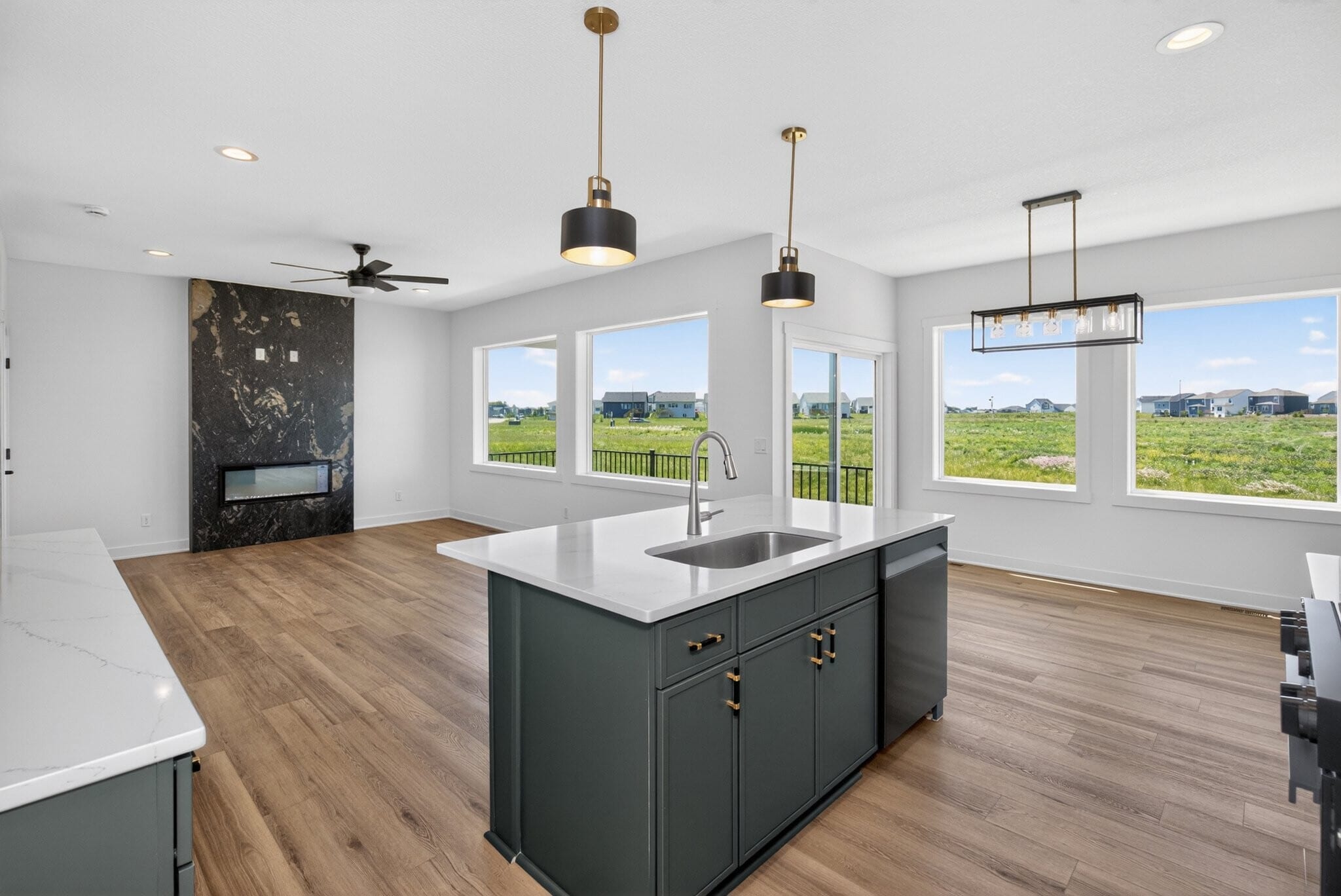 Building Photo - 1130 NW Sproul Dr
