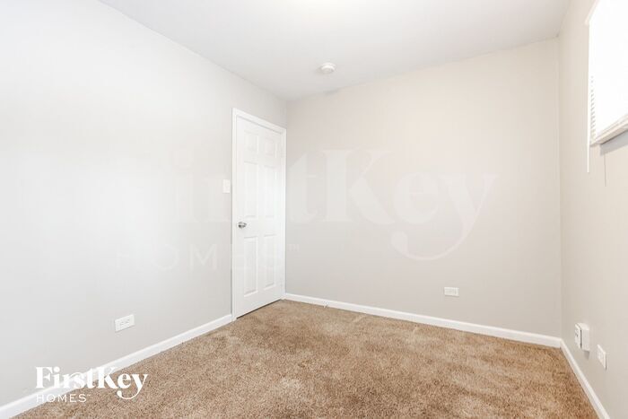 Building Photo - 842 Navajo Dr
