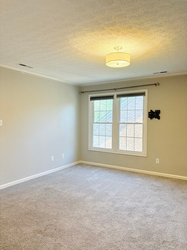 Building Photo - 747 Steeplechase Way