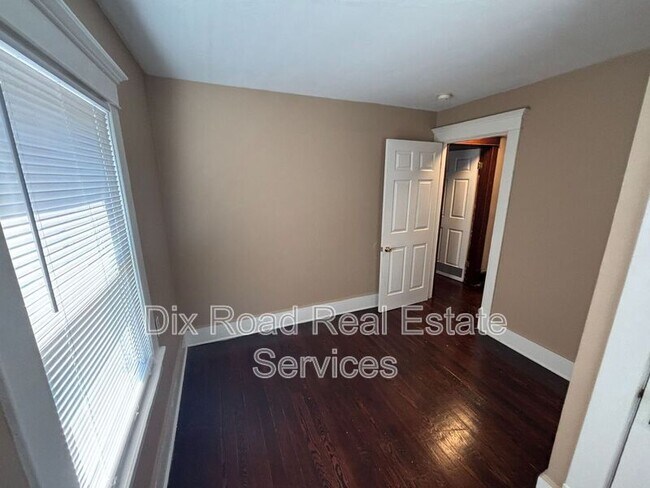 Building Photo - 210 Monroe St