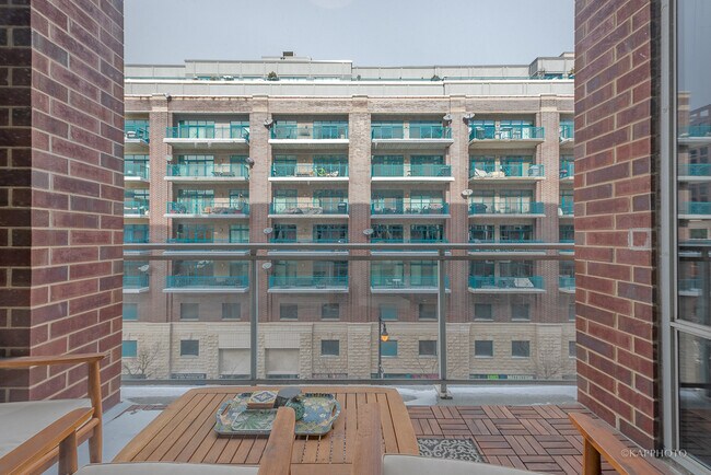 Building Photo - 901 W Madison St