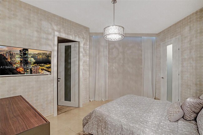 Building Photo - 15901 Collins Ave