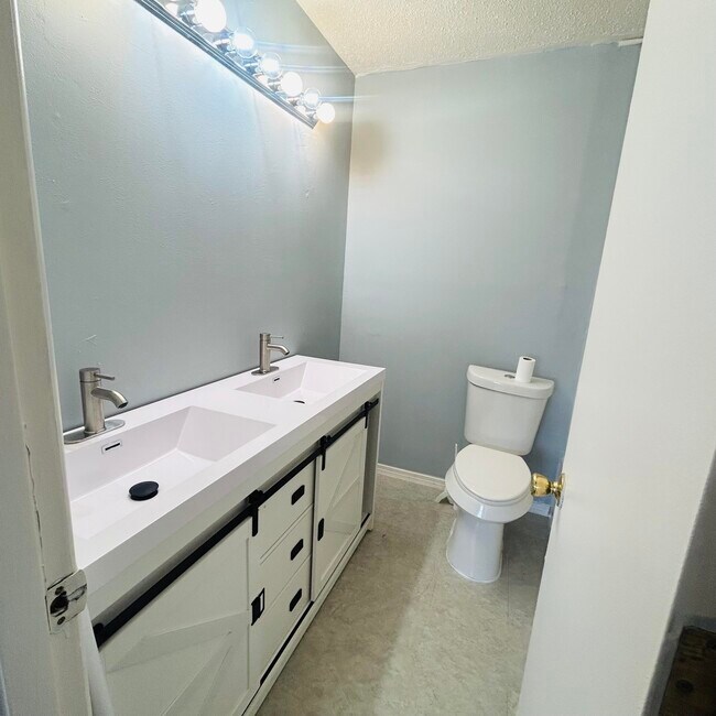 Building Photo - 1918 71st St