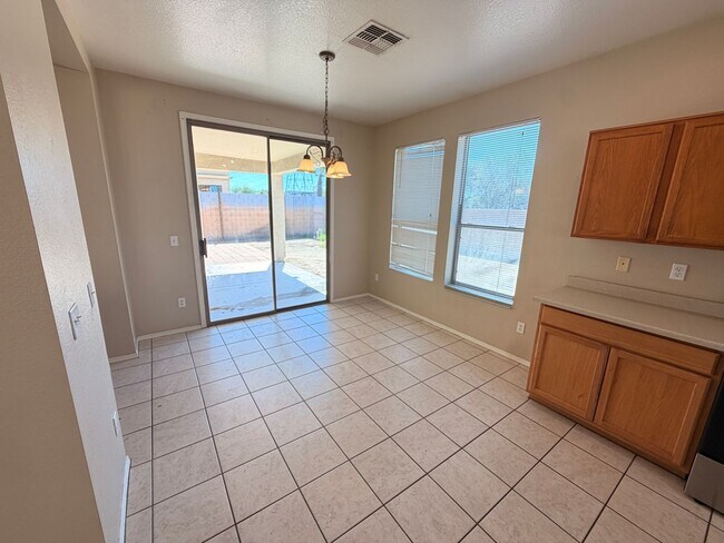 Building Photo - Spacious 3 Bedroom Single Story Peoria With A 3 Car Garage