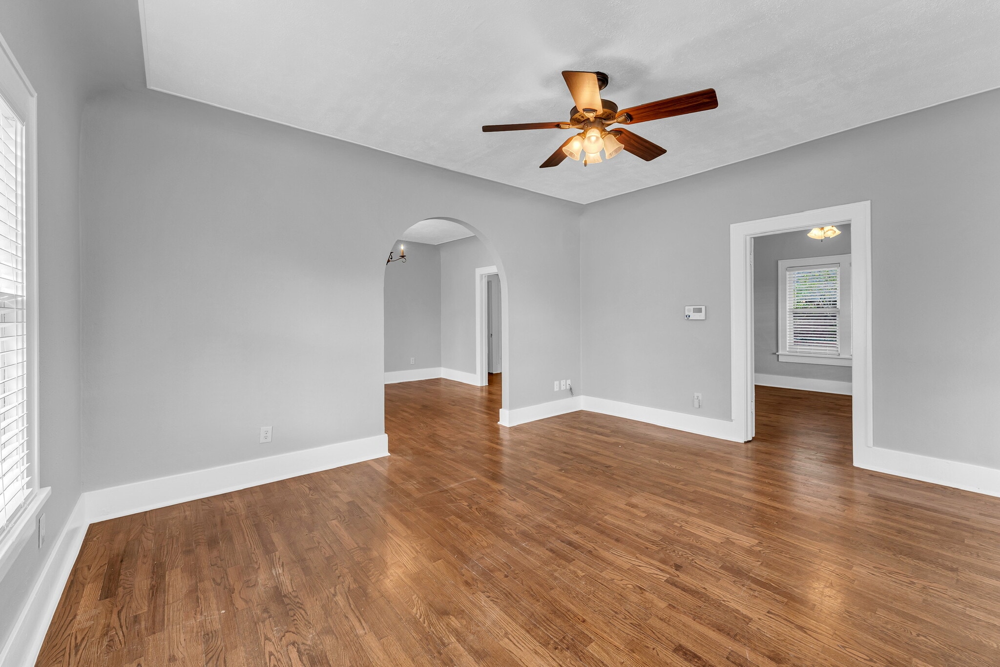 Building Photo - 811 N Lindell Ave