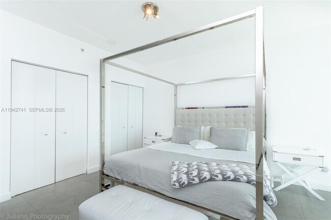 Building Photo - 690 SW 1st Ct