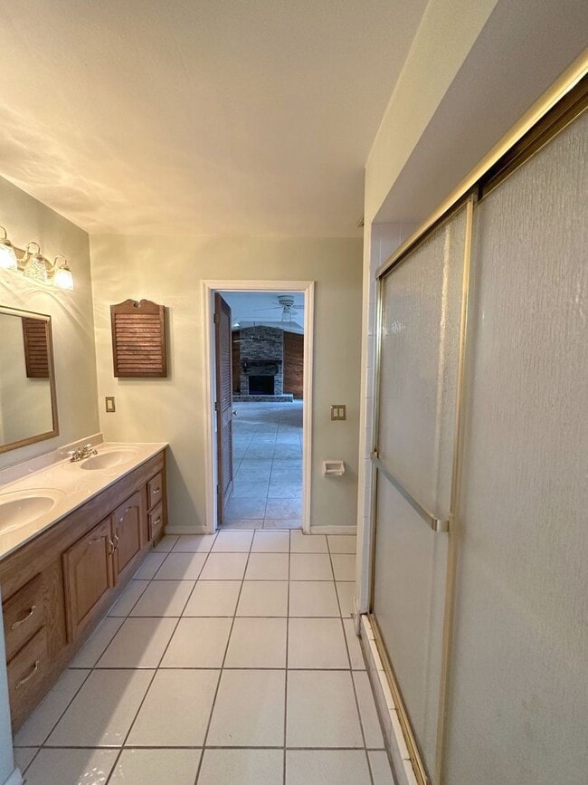 Building Photo - Charming 3-Bedroom Pool Home on a Quiet Cul-de-Sac in Rosemont