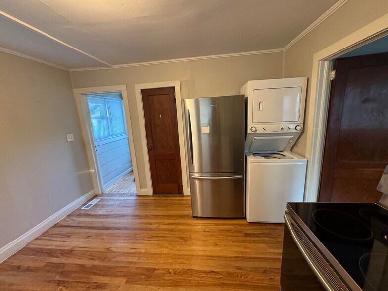 Building Photo - 116 Stewart St