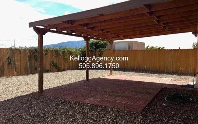 Building Photo - Enchanted Hills - 3BR/2Bath - NO CARPET