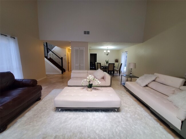 Building Photo - 2810 Arrowhead Dr