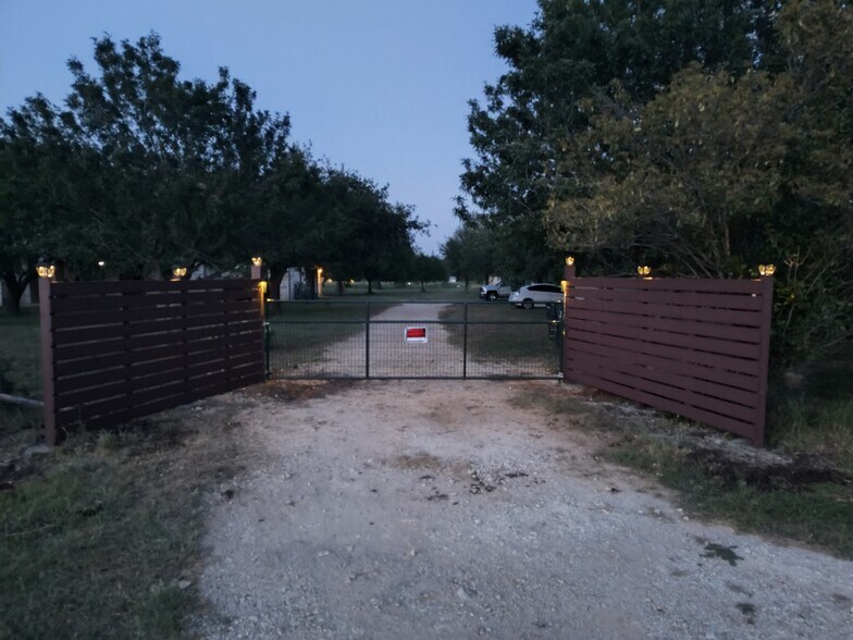 Building Photo - 16219 Oxbow Trl