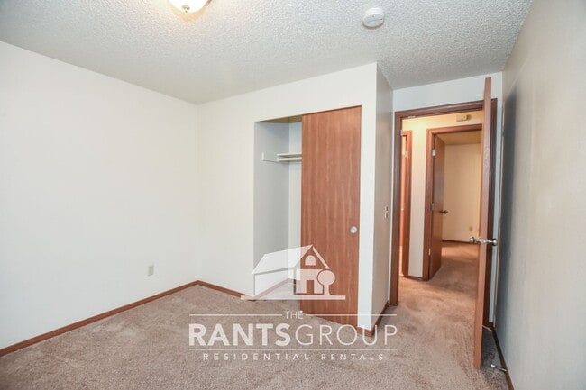 Building Photo - Charming 3 Bedroom Rambler in Great Lacey Location — Apply Today