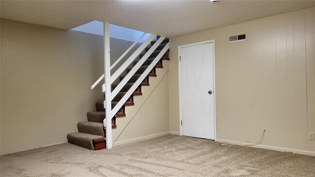 Building Photo - 447 Olian Dr