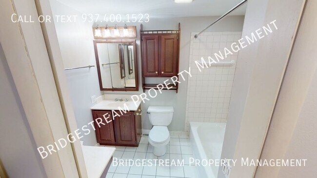 Building Photo - Spacious 4 Bedroom, 2.5 bath two story hom...