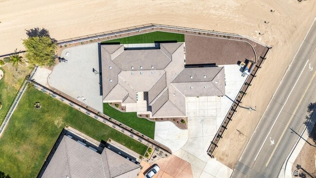 Building Photo - 2070 Araby Rd