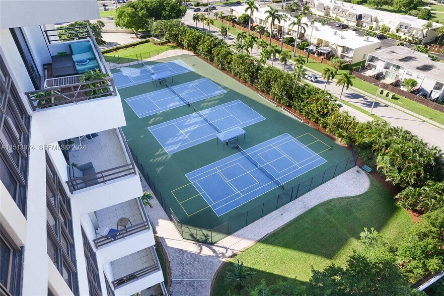 Building Photo - 2500 Parkview Dr