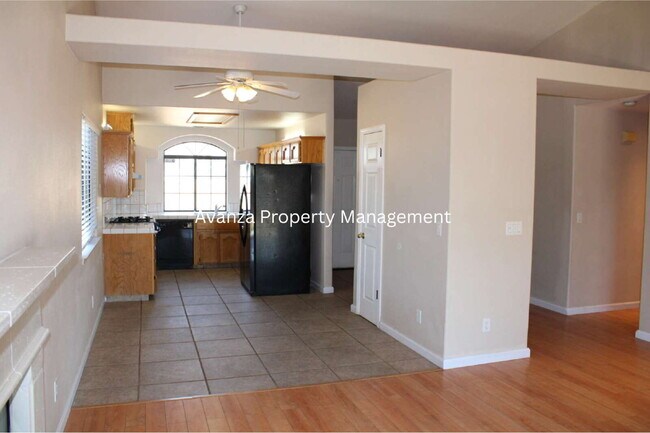 Building Photo - 4 Bedroom/2 Bath Home in Clovis  (Herndon and Armstrong)