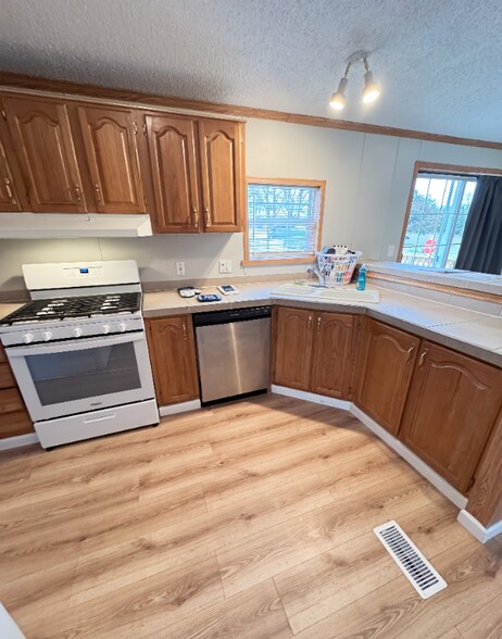 Building Photo - 200 N 28th St