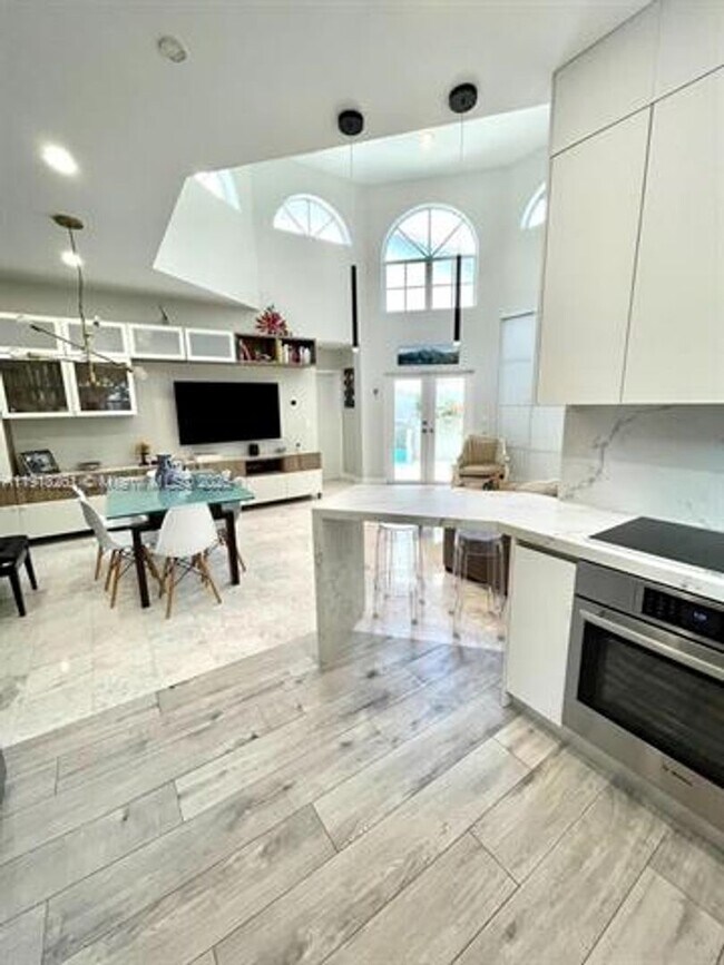 Building Photo - 3070 Allamanda St