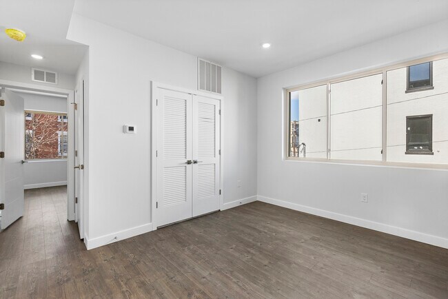 Building Photo - 917 N 15th St