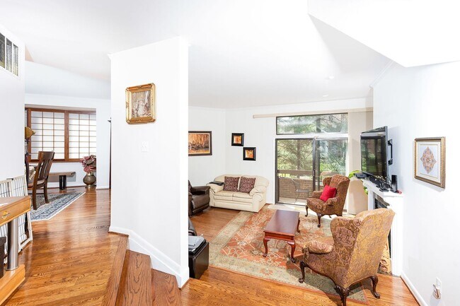 Building Photo - Stunning 4 Bedroom 3 and a Half Bath Bethe...