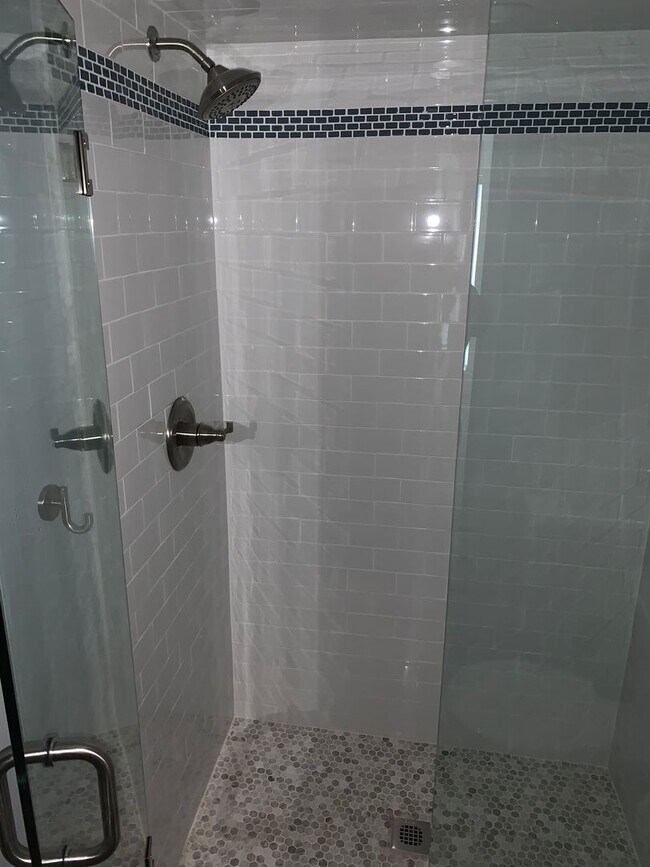 Building Photo - BEAUTIFUL 2 BED CONDO IN HEART OF LIVONIA