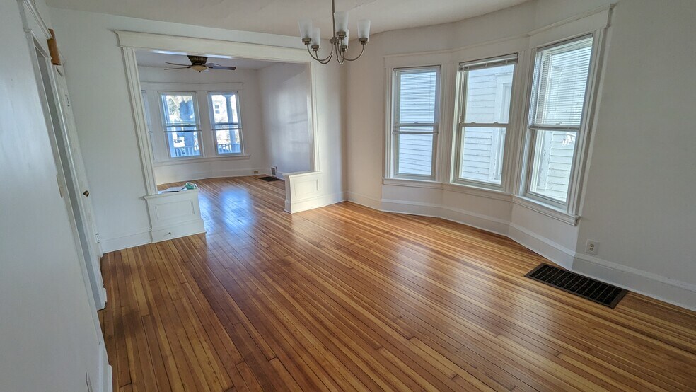 Building Photo - 61 S Pine Ave