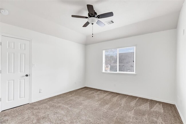 Building Photo - 630 Carriage View Ln