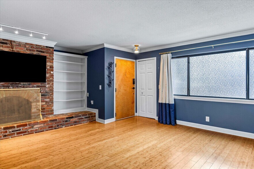 Building Photo - 4056 Warwick Blvd