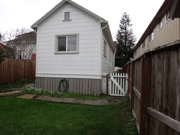 Building Photo - 1554 H St