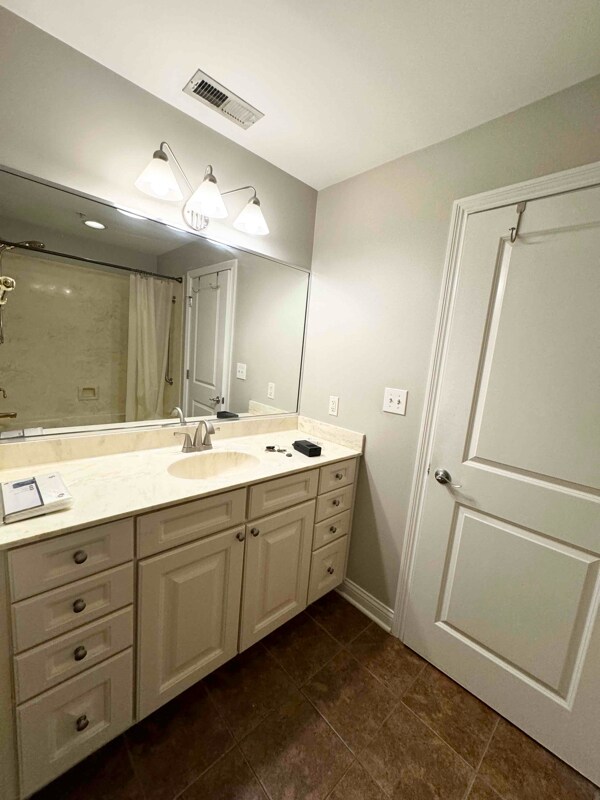 Building Photo - 350 N Meridian St