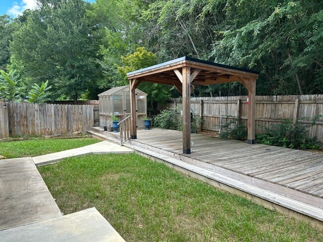 Building Photo - 236 Chadwick Ln